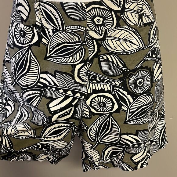 LOFT Abstract Tropical Floral Olive Black Cream Linen Blend Bermuda Shorts-Sz 8 - Picture 4 of 13